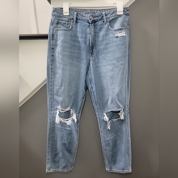 American Eagle AE Mom Jean Distressed Ripped Knee High Rise Retro Jeans 10 Reg - Picture 1 of 5